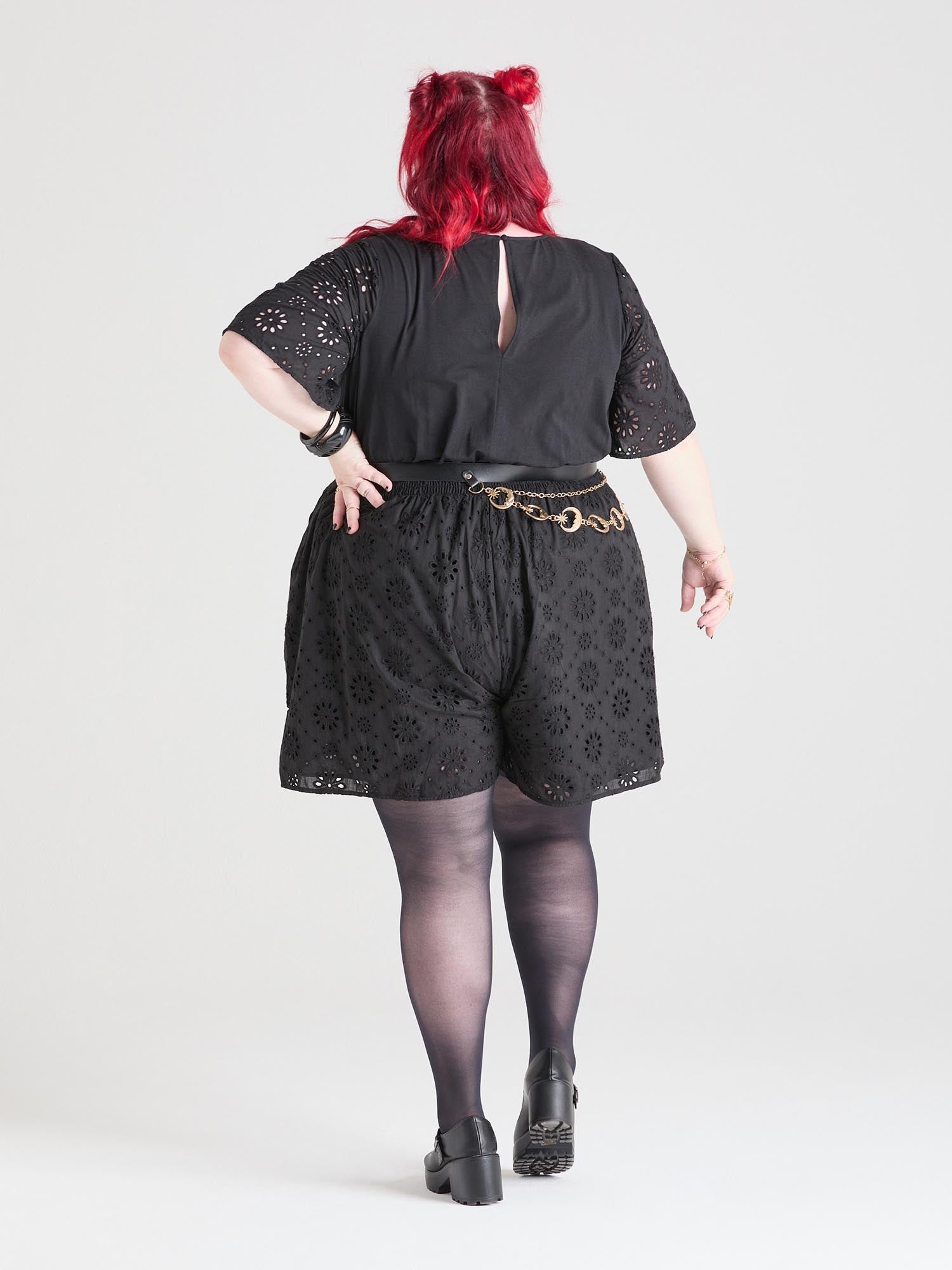 Andi, 5ft 7in / 171cm - Size F