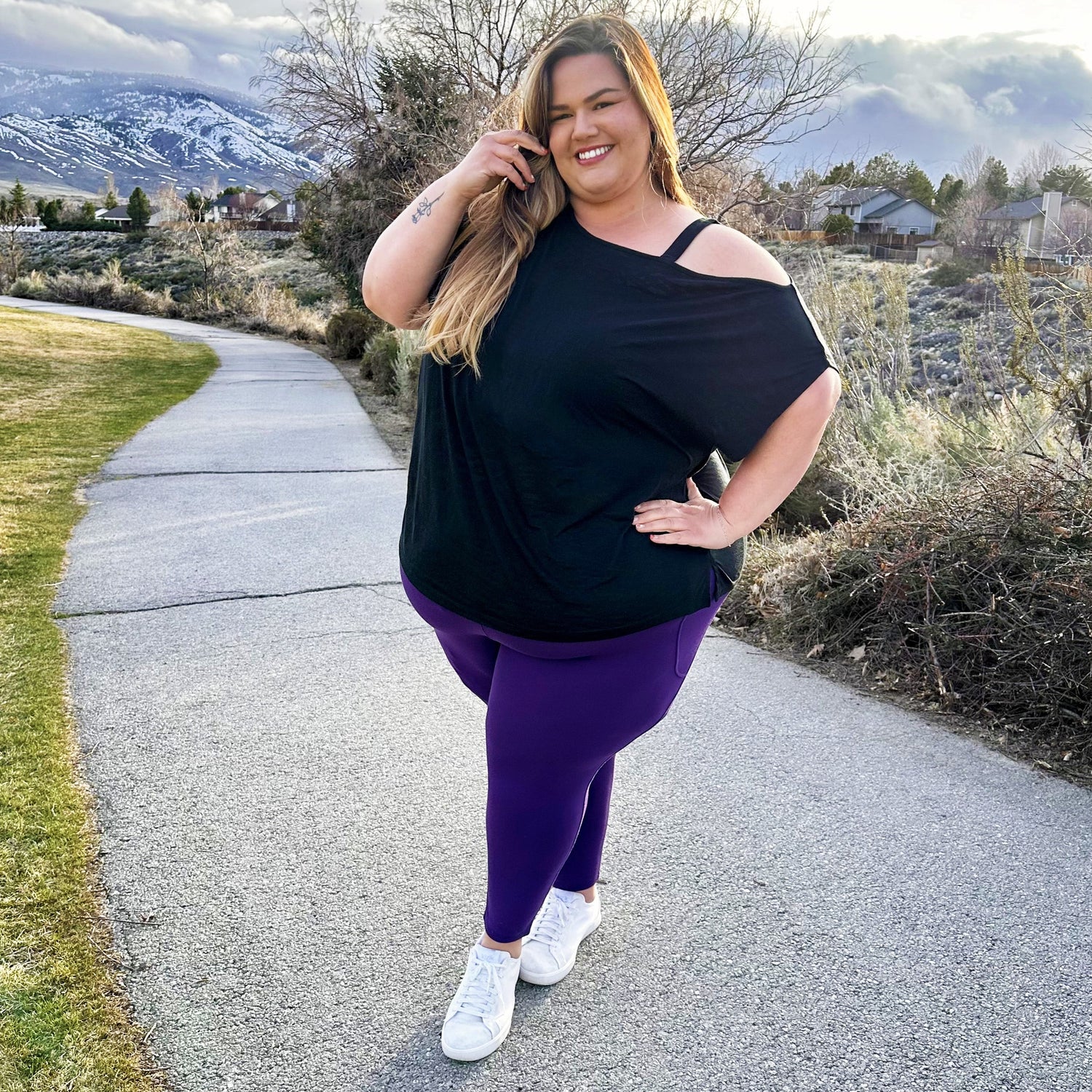 Debbie Off Shoulder Tee - Negro