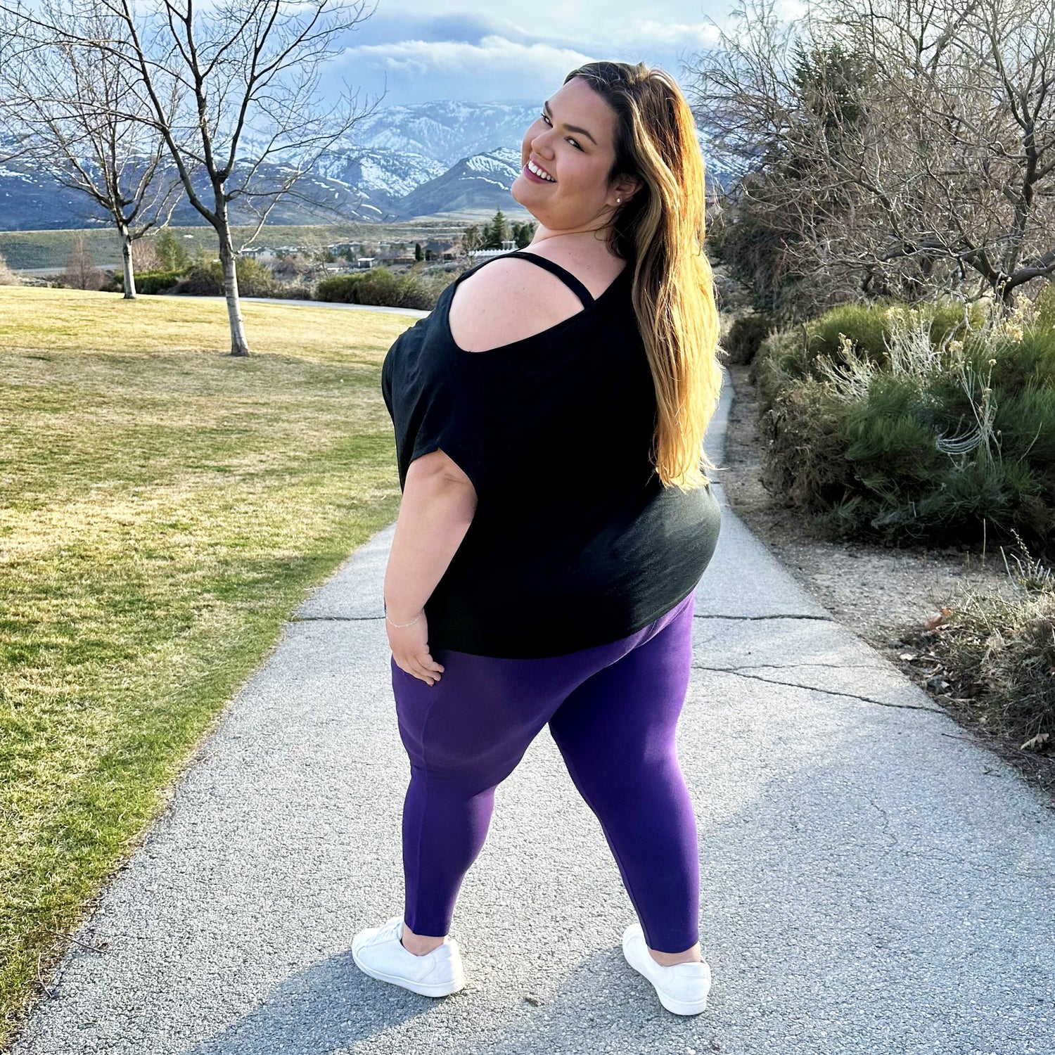 Debbie Off Shoulder Tee - Negro