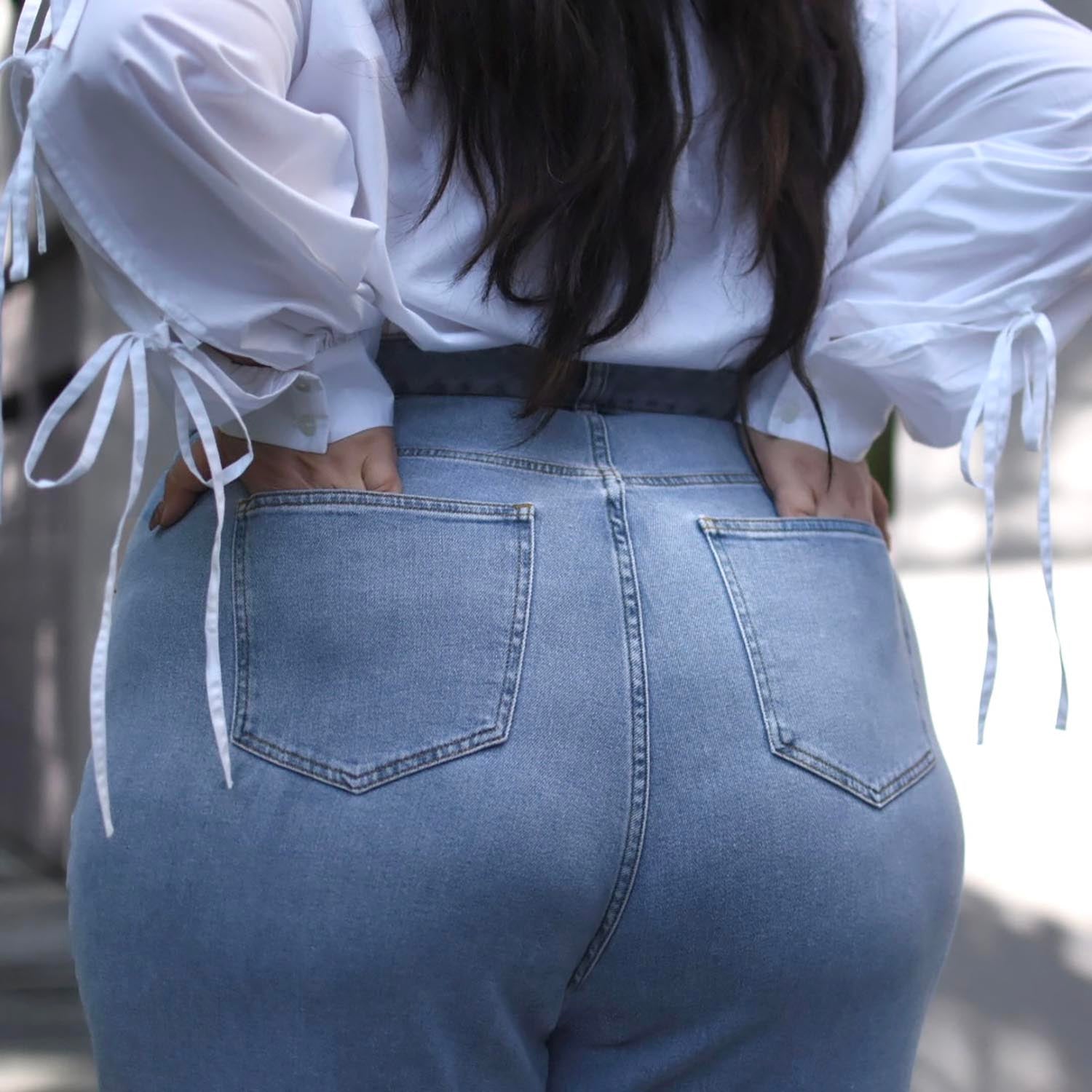 Yamila, 5ft 6in / 168cm - Size F2 Long