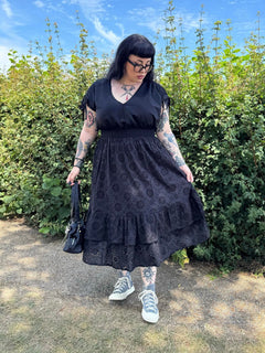 Rhi, 5ft 3in / 161cm - Size E